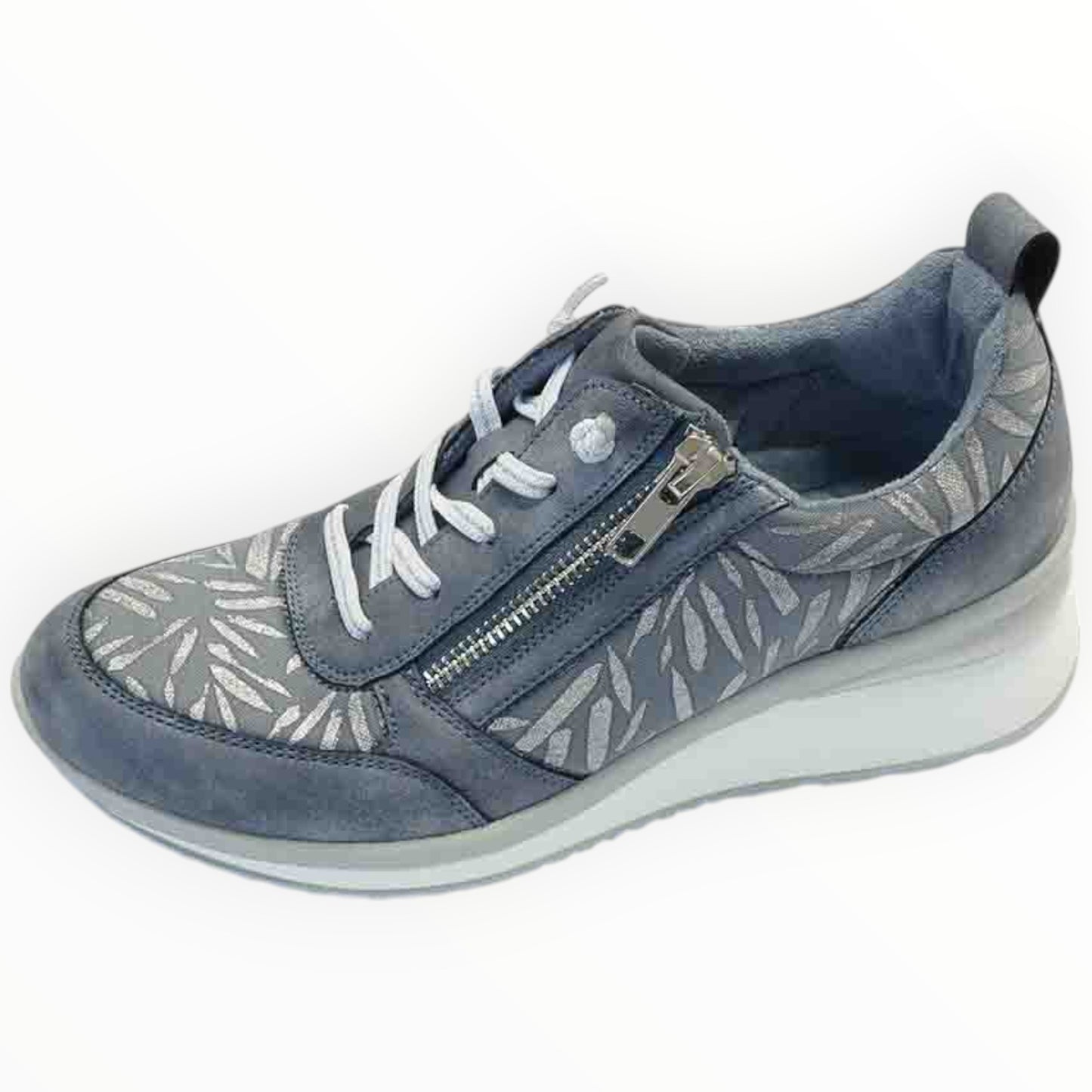 Zapatos deportivos Puche azul grisáceo con estampado plateado, cremallera lateral y suela flexible ideal para juanetes y pies sensibles