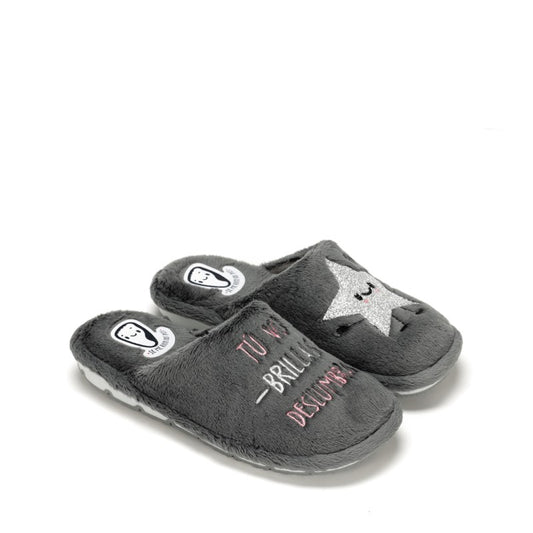 Zapatillas de casa "Tú no brillas ,deslumbras"