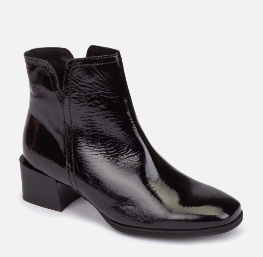 Botines Yokono de Charol Negro - Elegancia y Versatilidad