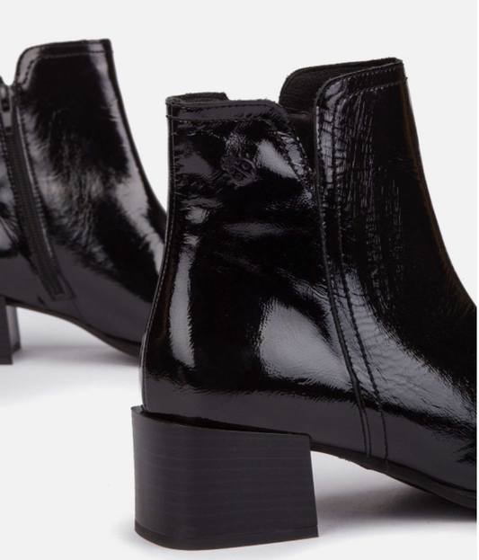 Botines Yokono de Charol Negro - Elegancia y Versatilidad