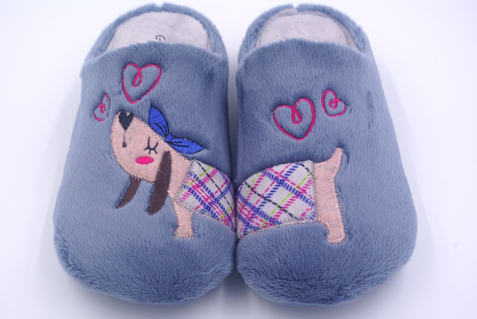 Zapatillas de casa tipo zueco para mujer Garzón en azul con diseño de perro y corazones.