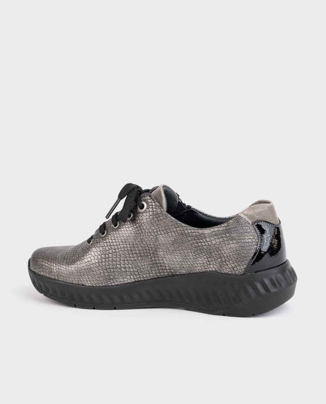 Vista trasera del zapato deportivo Suave en gris Albacore.