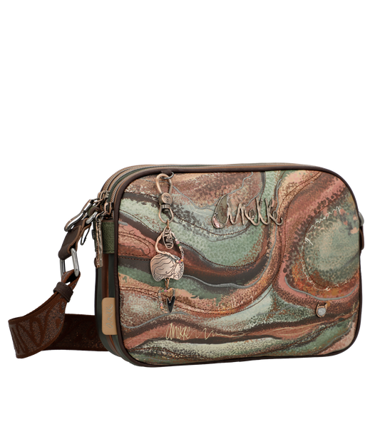 Bandolera Cross-body Bag Anekke compacta, con diseño artístico en tonos multicolor, múltiples compartimentos y correa ajustable, ideal para el día a día.