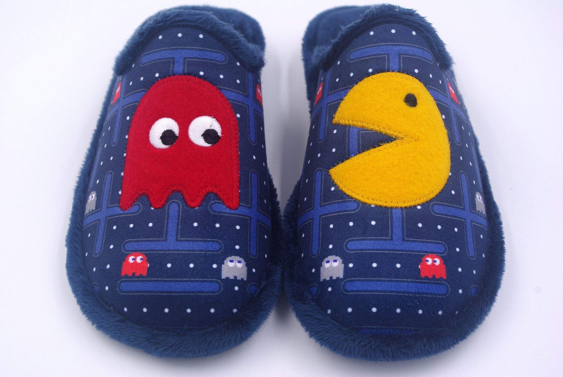 Zapatillas de estar por casa Garzon con diseño de Pacman en azul marino.