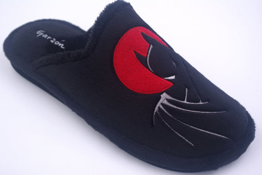 Zapatillas de estar por casa Garzon con diseño retro de superhéroe Batman en negro y rojo.