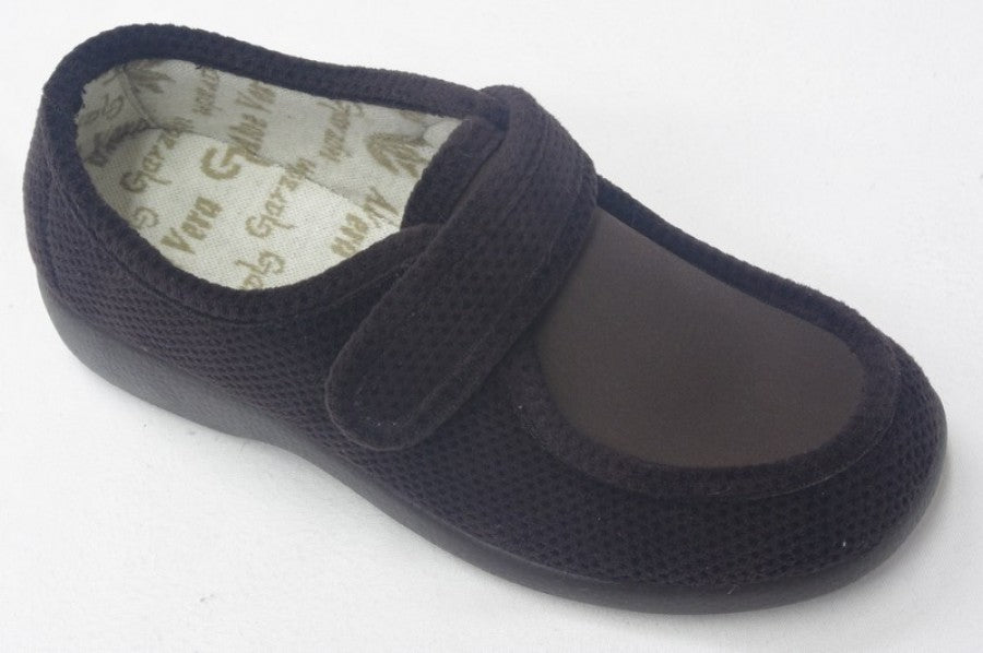 Zapatillas marrones de casa y calle Garzon para mujer con horma ancha, cierre de velcro y parte superior de lycra, color marron